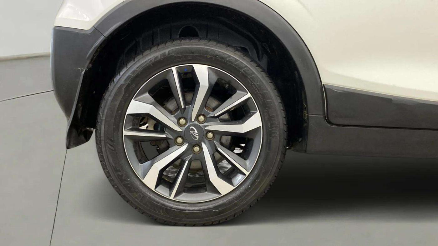 2020 Mahindra XUV300 W8 (O) 1.2 PETROL, Petrol, Manual, 39,580 km, Right Rear Wheel
