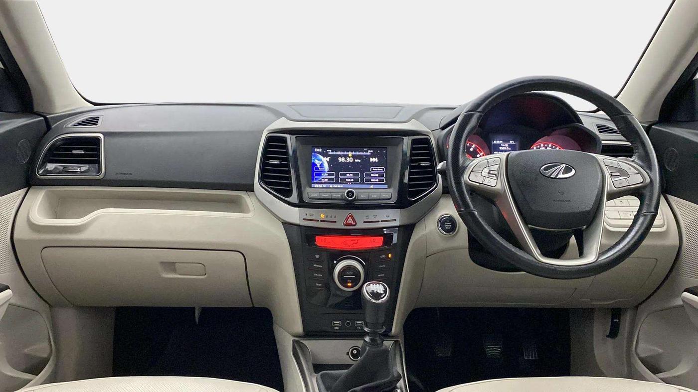 2020 Mahindra XUV300 W8 (O) 1.2 PETROL, Petrol, Manual, 39,580 km, Dashboard