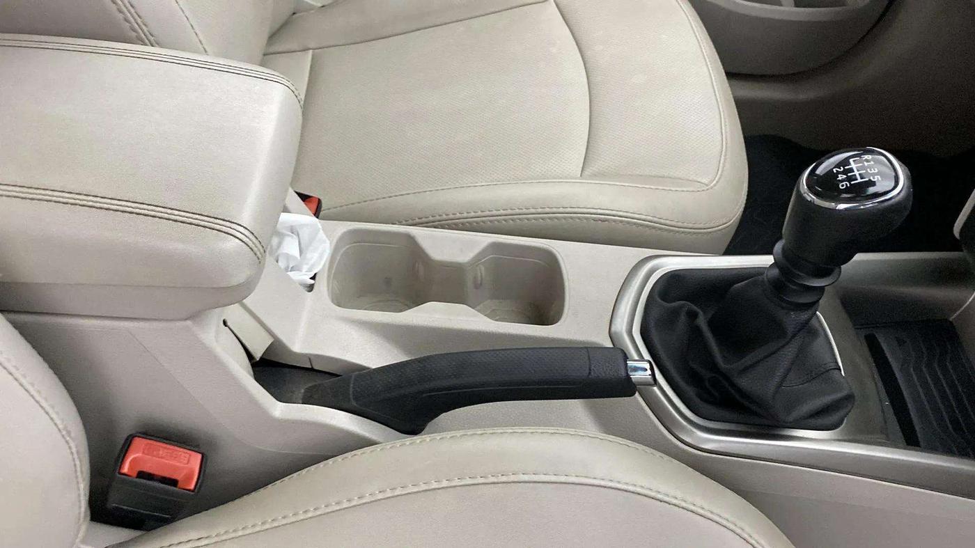 2020 Mahindra XUV300 W8 (O) 1.2 PETROL, Petrol, Manual, 39,580 km, Gear Lever