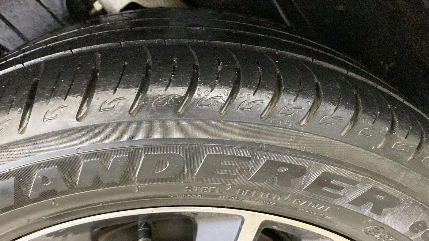 2020 Mahindra XUV300 W8 (O) 1.2 PETROL, Petrol, Manual, 39,580 km, Left Front Tyre Tread