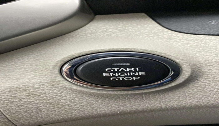 2020 Mahindra XUV300 W8 (O) 1.2 PETROL, Petrol, Manual, 39,518 km, Keyless Start/ Stop Button