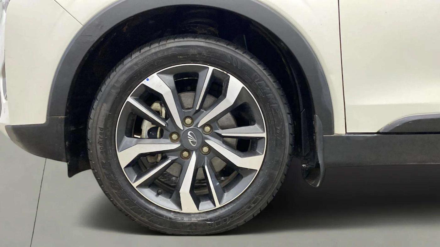 2020 Mahindra XUV300 W8 (O) 1.2 PETROL, Petrol, Manual, 39,580 km, Left Front Wheel