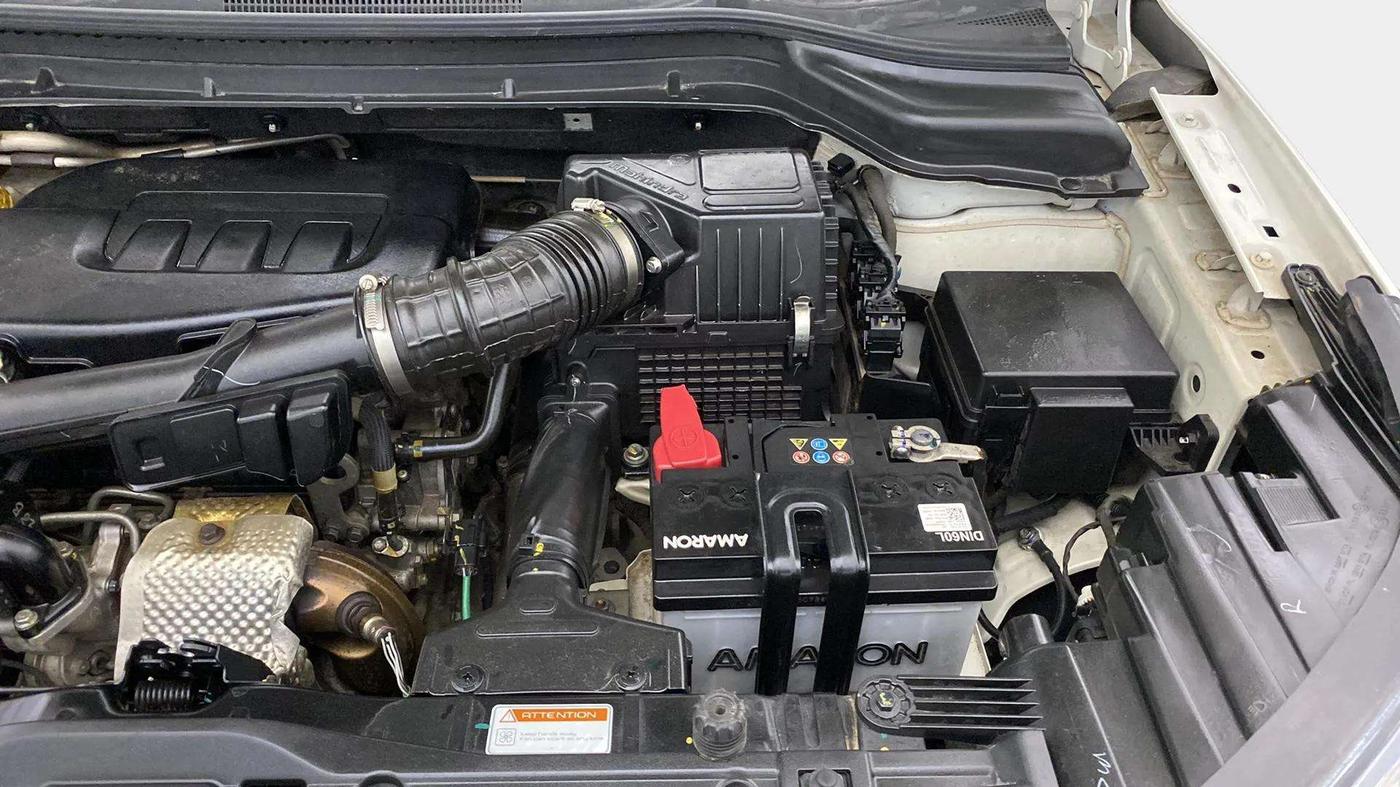 2020 Mahindra XUV300 W8 (O) 1.2 PETROL, Petrol, Manual, 39,580 km, Engine View - Left