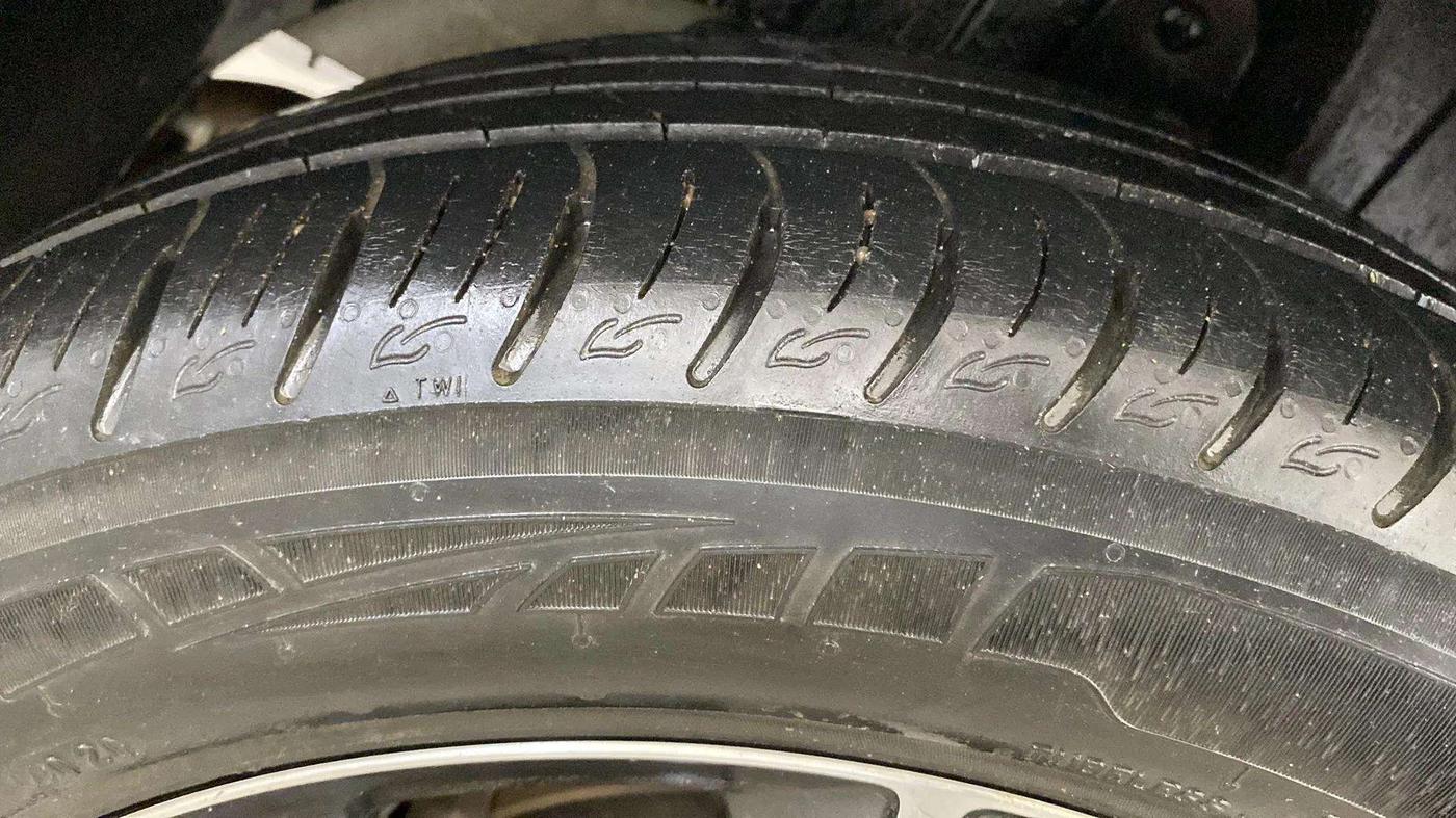 2020 Mahindra XUV300 W8 (O) 1.2 PETROL, Petrol, Manual, 39,580 km, Right Front Tyre Tread