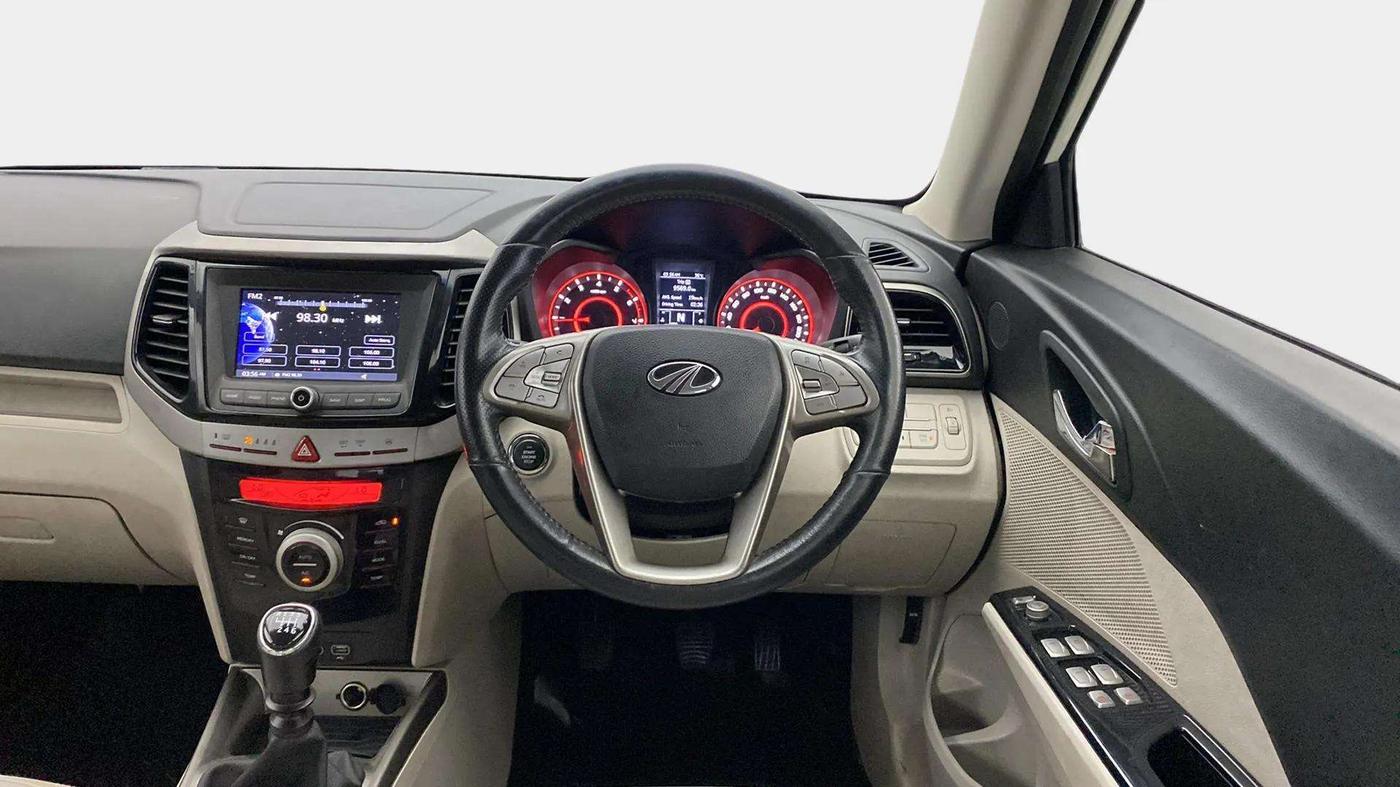 2020 Mahindra XUV300 W8 (O) 1.2 PETROL, Petrol, Manual, 39,580 km, Steering Wheel Close Up