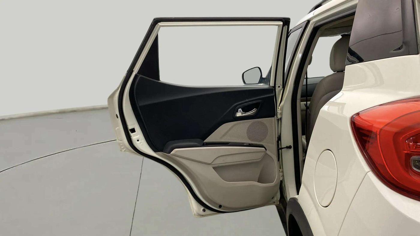 2020 Mahindra XUV300 W8 (O) 1.2 PETROL, Petrol, Manual, 39,580 km, LHS Rear Door