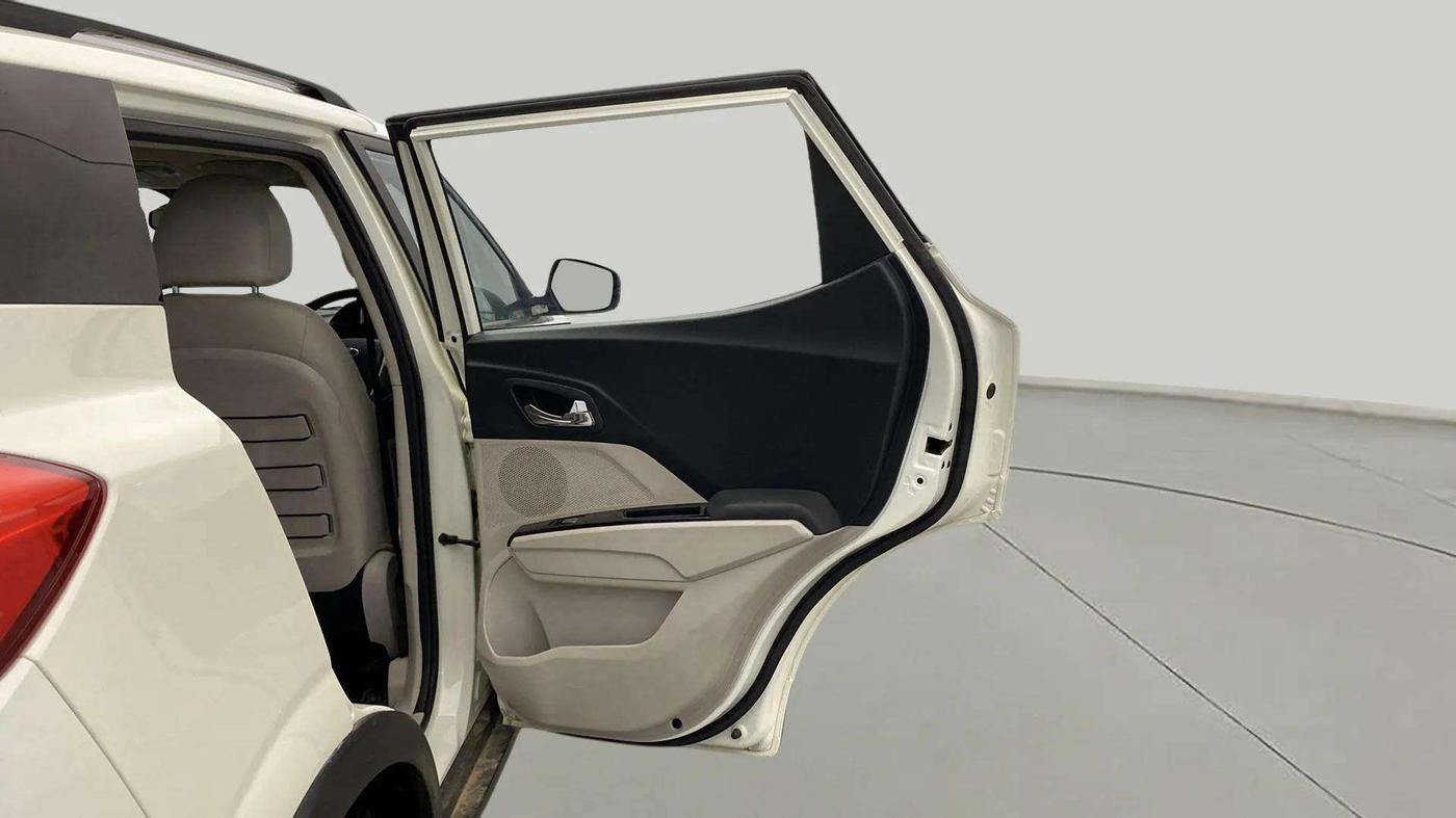 2020 Mahindra XUV300 W8 (O) 1.2 PETROL, Petrol, Manual, 39,580 km, RHS Rear Door