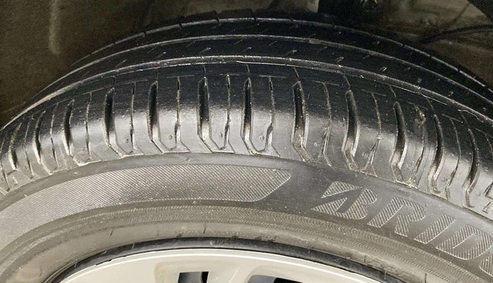 2021 Maruti Ertiga VXI CNG, CNG, Manual, 29,361 km, Right Front Tyre Tread