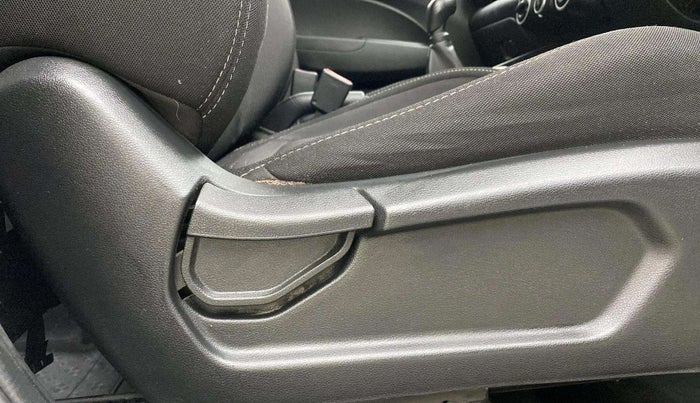 2021 Hyundai VENUE S 1.2, Petrol, Manual, 59,503 km, Driver Side Adjustment Panel