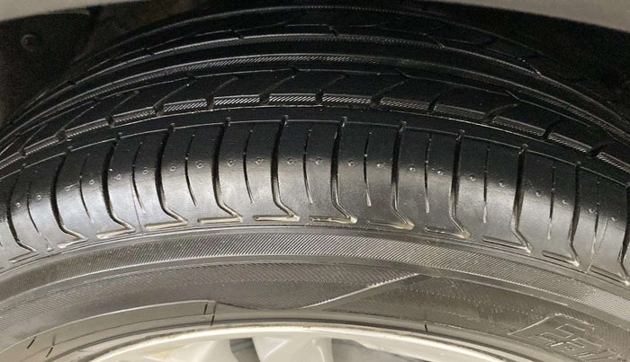 2016 Hyundai Creta SX PLUS 1.6 PETROL, Petrol, Manual, 50,117 km, Left Front Tyre Tread