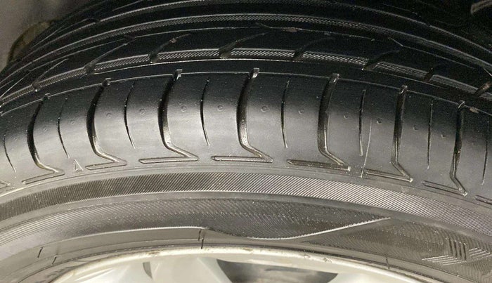 2016 Hyundai Creta SX PLUS 1.6 PETROL, Petrol, Manual, 50,117 km, Right Rear Tyre Tread