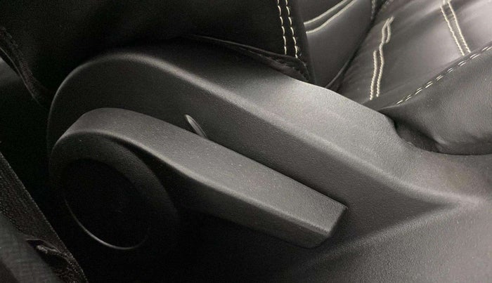 2023 Tata PUNCH PURE MT, Petrol, Manual, 37,043 km, Third Seat Row ( optional )