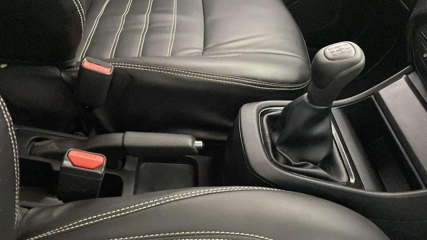 2023 Tata PUNCH PURE MT, Petrol, Manual, 37,043 km, Gear Lever