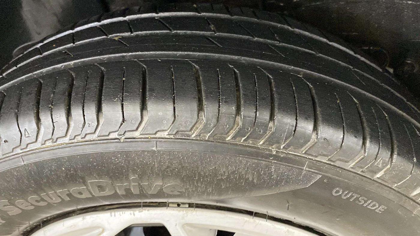 2023 Tata PUNCH PURE MT, Petrol, Manual, 37,043 km, Left Front Tyre Tread