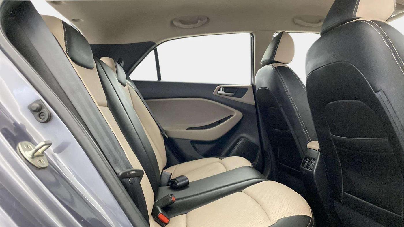 2018 Hyundai Elite i20 MAGNA EXECUTIVE 1.2, Petrol, Manual, 13,949 km, Right Side Rear Door Cabin