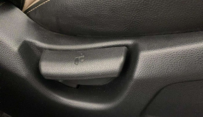 2018 Hyundai Elite i20 MAGNA EXECUTIVE 1.2, Petrol, Manual, 13,816 km, Driver Side Adjustment Panel