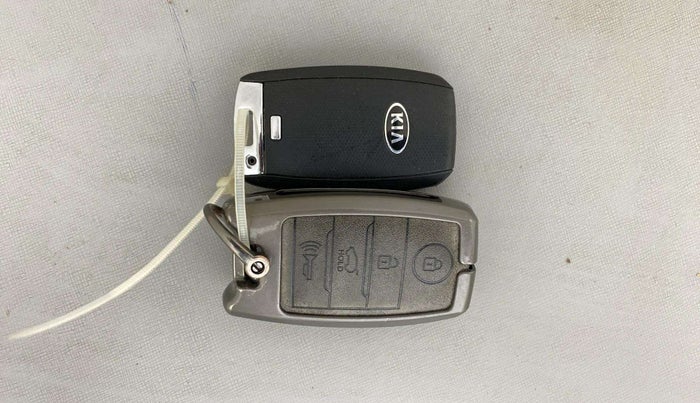 2019 KIA SELTOS HTX 1.5 PETROL DUAL TONE, Petrol, Manual, 74,053 km, Key Close Up