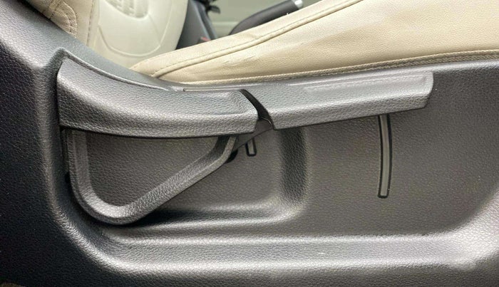 2019 KIA SELTOS HTX 1.5 PETROL DUAL TONE, Petrol, Manual, 74,053 km, Driver Side Adjustment Panel