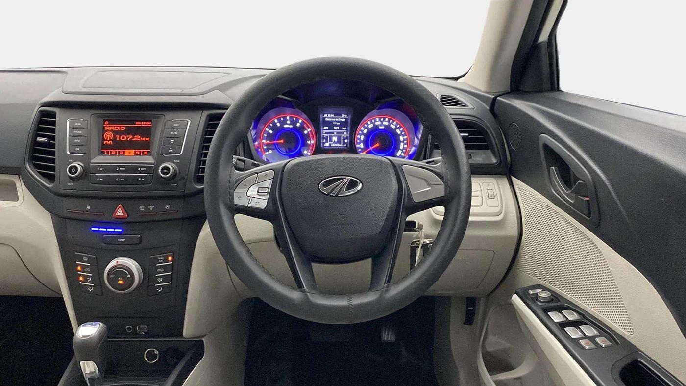 2022 Mahindra XUV300 W6 1.2 PETROL AMT, Petrol, Automatic, 23,262 km, Steering Wheel Close Up