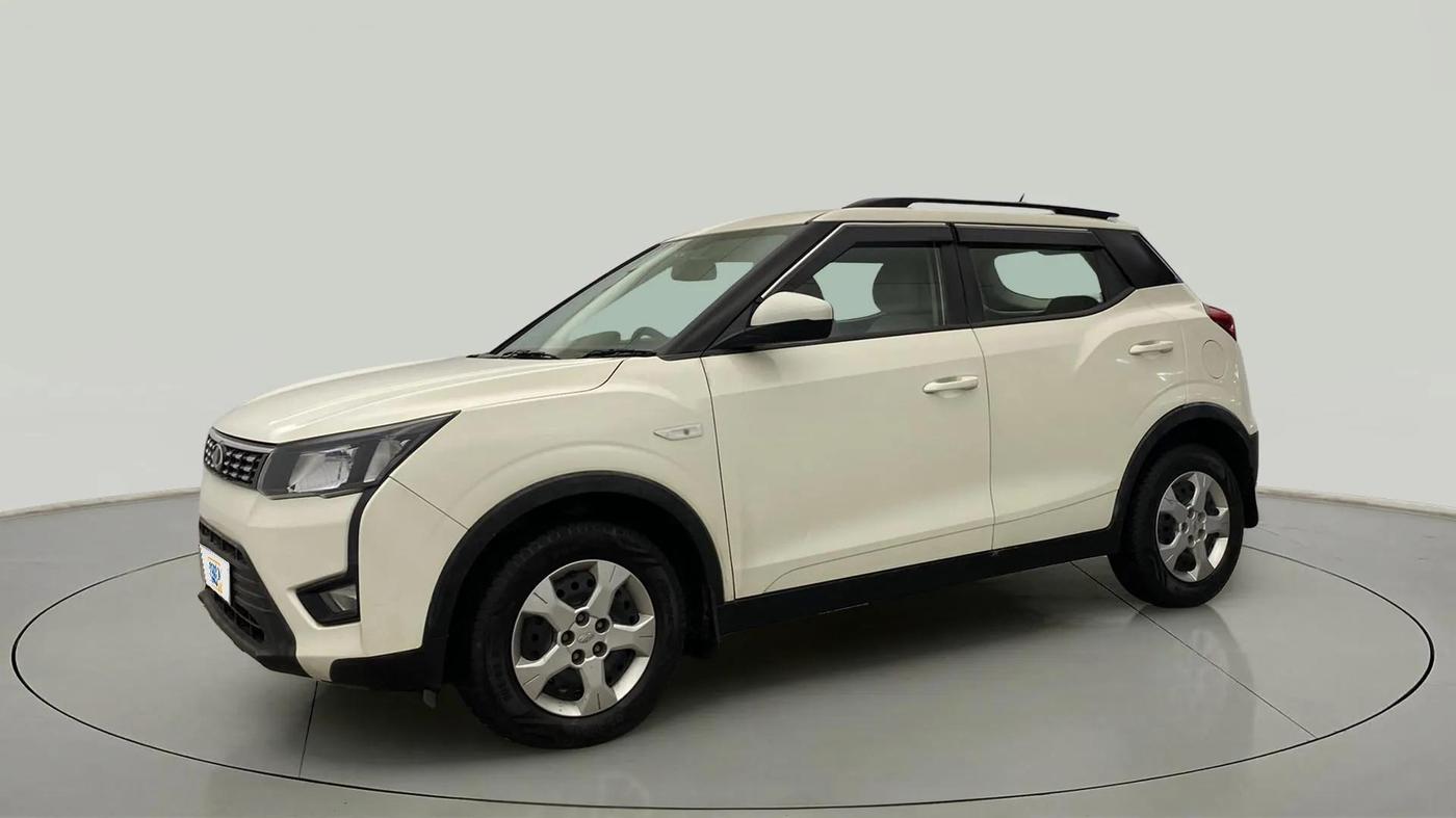 2022 Mahindra XUV300 W6 1.2 PETROL AMT, Petrol, Automatic, 23,262 km, Left Front Diagonal