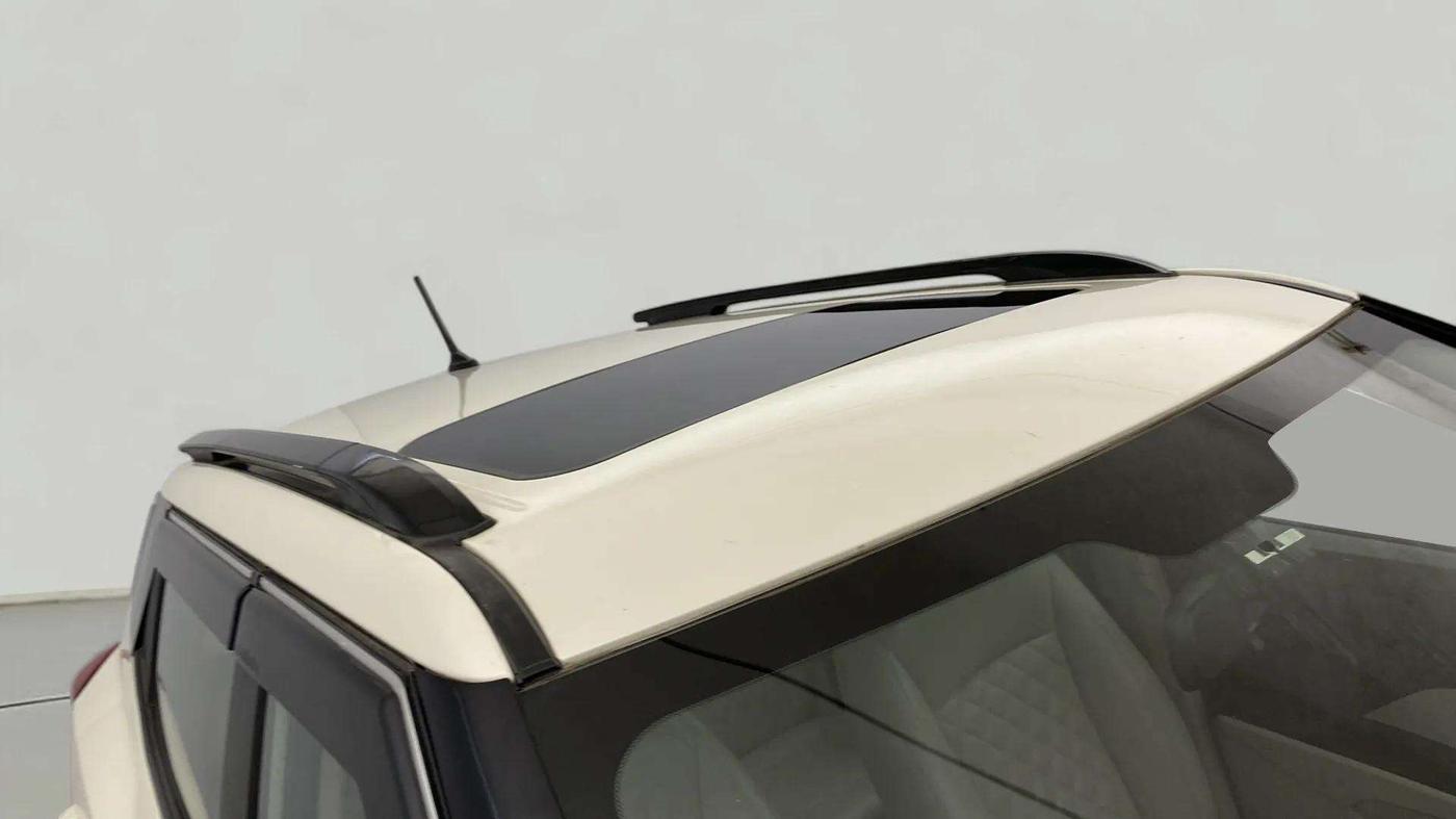 2022 Mahindra XUV300 W6 1.2 PETROL AMT, Petrol, Automatic, 23,262 km, Roof