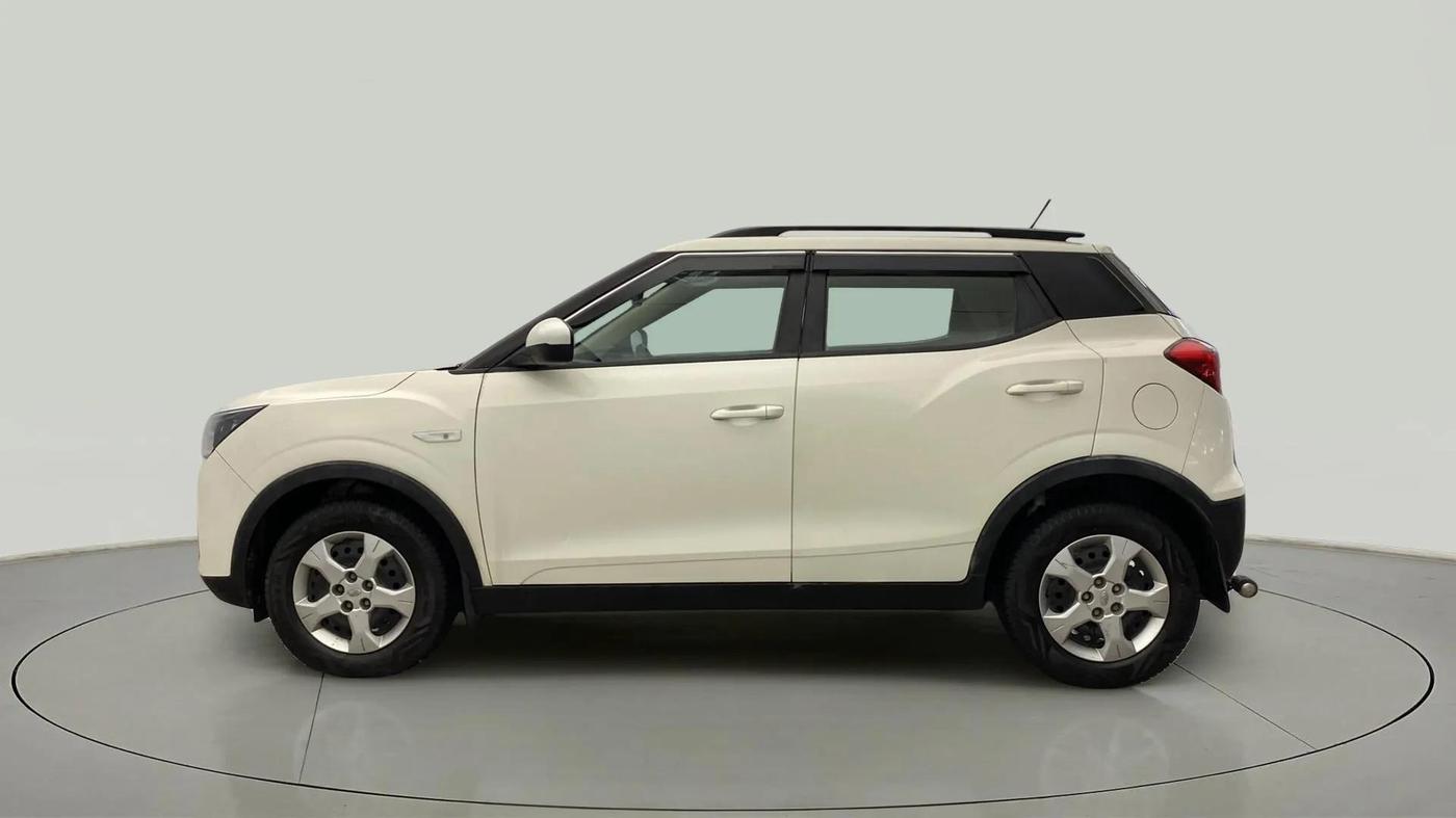 2022 Mahindra XUV300 W6 1.2 PETROL AMT, Petrol, Automatic, 23,262 km, Left Side