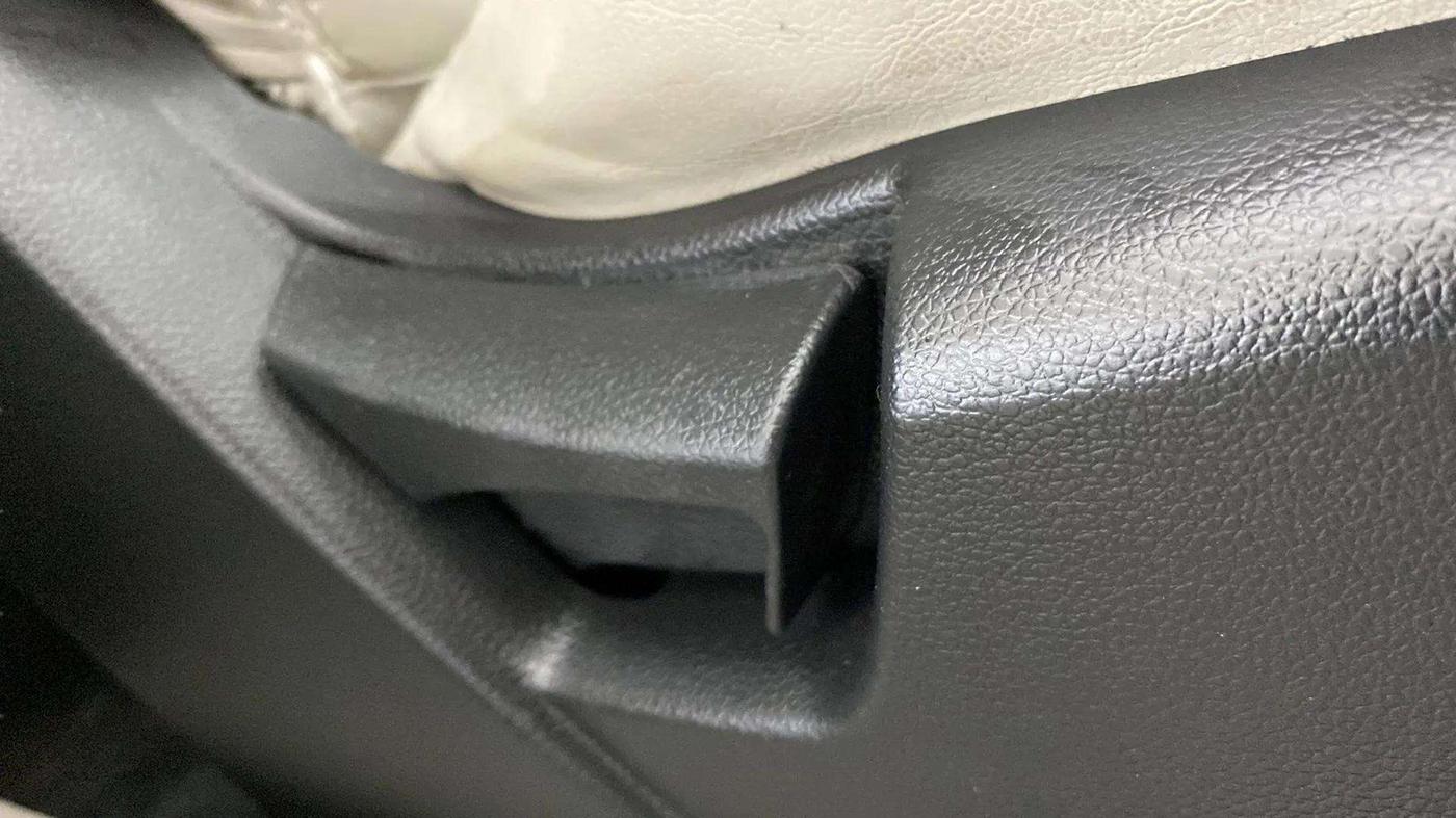2022 Mahindra XUV300 W6 1.2 PETROL AMT, Petrol, Automatic, 23,262 km, Driver Side Adjustment Panel