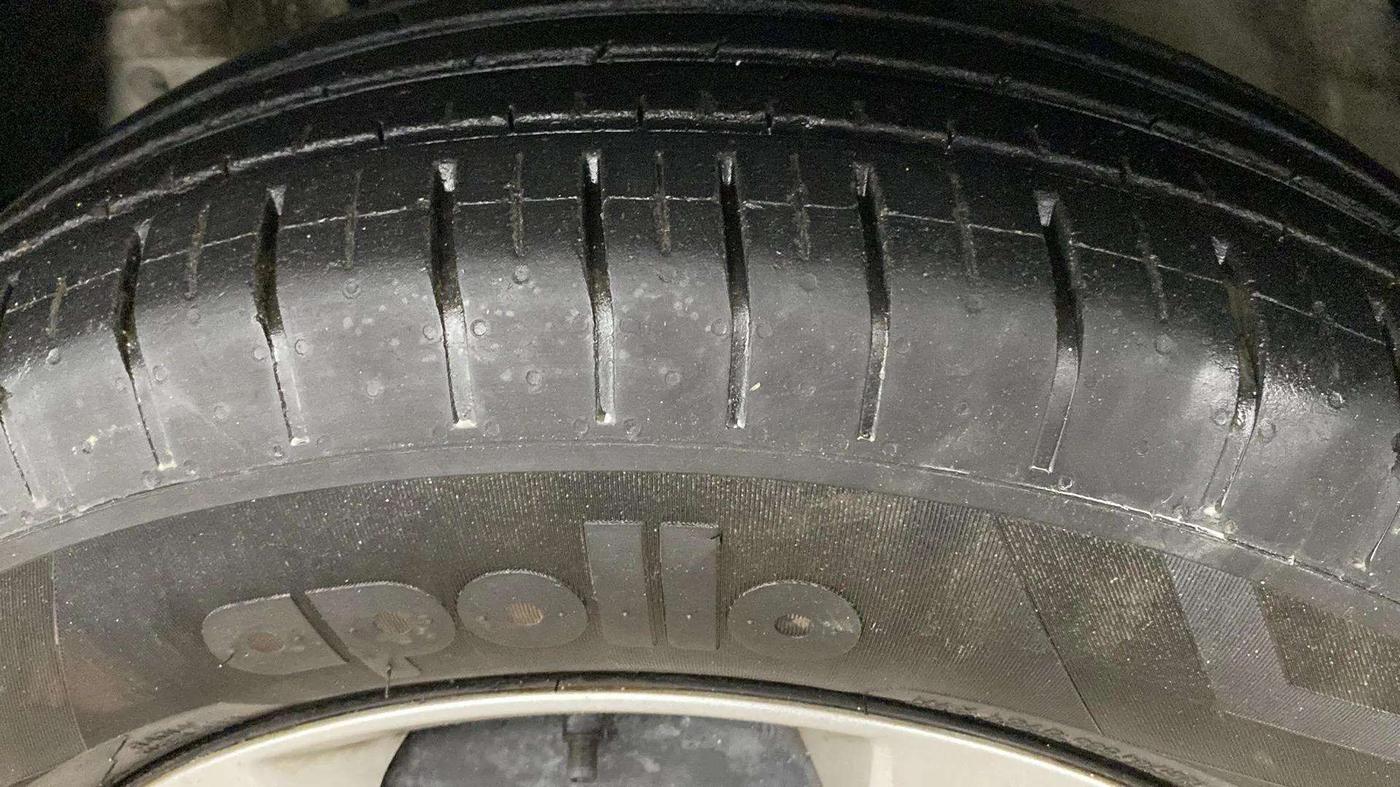 2022 Mahindra XUV300 W6 1.2 PETROL AMT, Petrol, Automatic, 23,262 km, Left Rear Tyre Tread