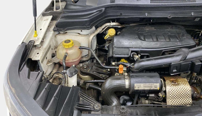 2022 Mahindra XUV300 W6 1.2 PETROL AMT, Petrol, Automatic, 23,147 km, Engine View - Right