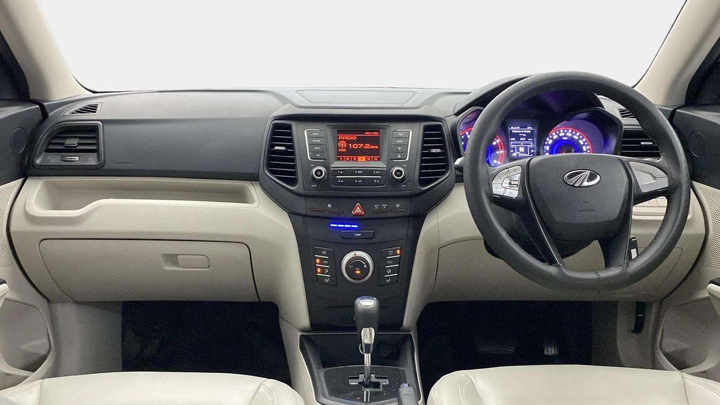 2022 Mahindra XUV300 W6 1.2 PETROL AMT, Petrol, Automatic, 23,262 km, Dashboard