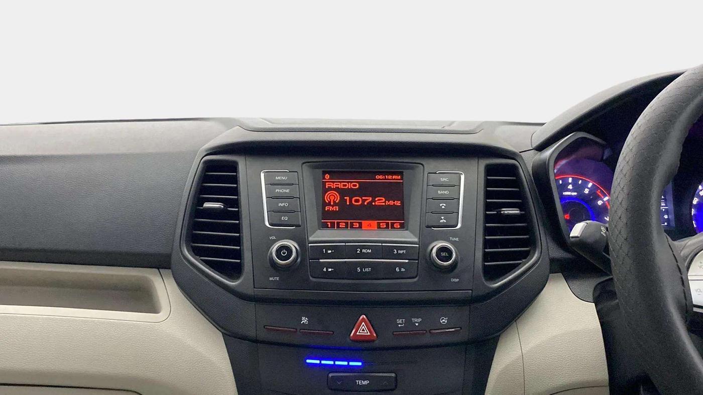 2022 Mahindra XUV300 W6 1.2 PETROL AMT, Petrol, Automatic, 23,262 km, Air Conditioner