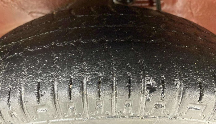 2014 Maruti Alto 800 LXI, Petrol, Manual, 43,833 km, Left Front Tyre Tread