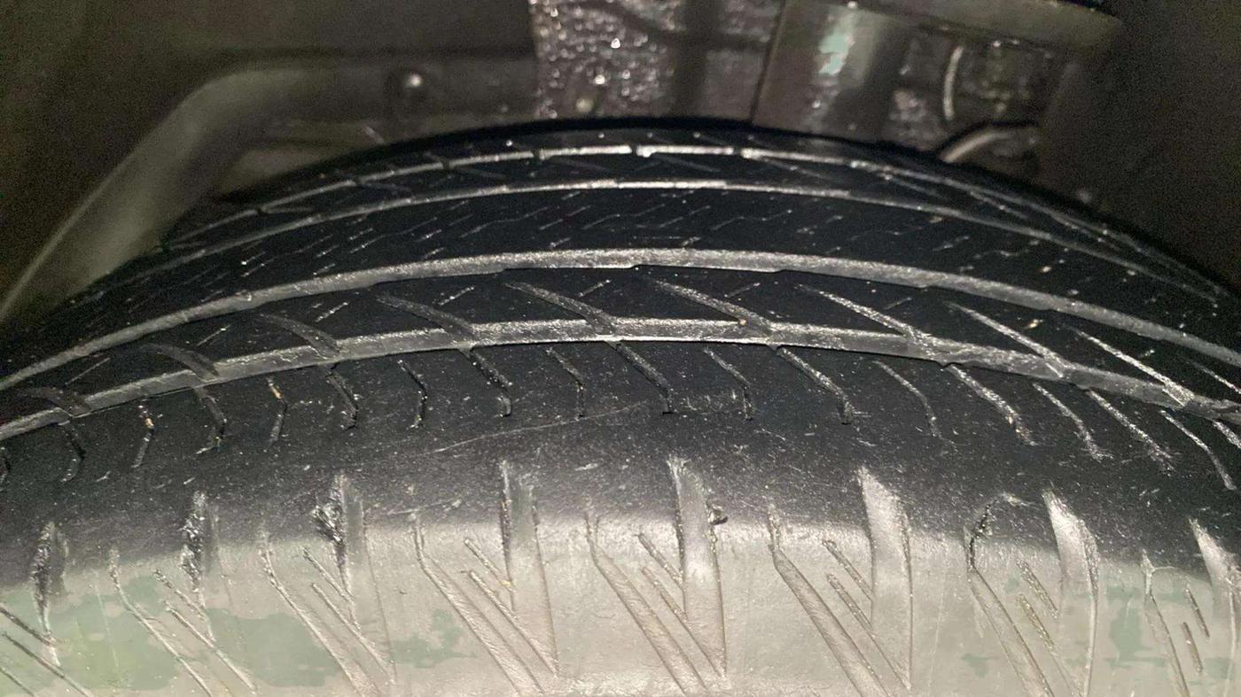 2018 Mahindra XUV500 W11 (O) AT, Diesel, Automatic, 55,415 km, Left Front Tyre Tread