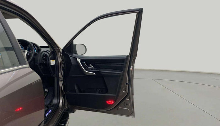 2018 Mahindra XUV500 W11 (O) AT, Diesel, Automatic, 55,415 km, RHS Front Door