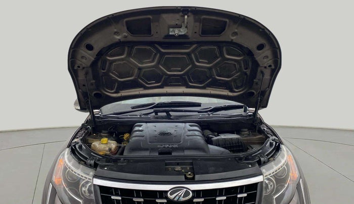 2018 Mahindra XUV500 W11 (O) AT, Diesel, Automatic, 55,415 km, Open Bonet