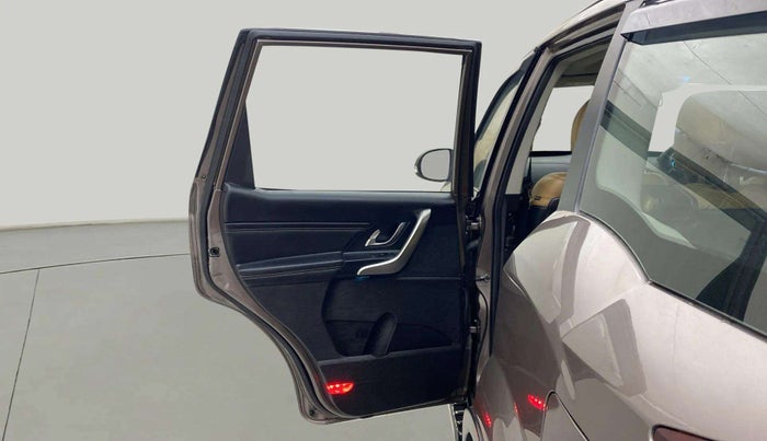 2018 Mahindra XUV500 W11 (O) AT, Diesel, Automatic, 55,415 km, LHS Rear Door
