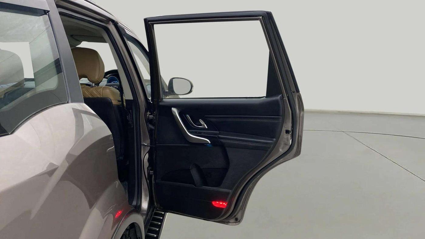 2018 Mahindra XUV500 W11 (O) AT, Diesel, Automatic, 55,415 km, RHS Rear Door