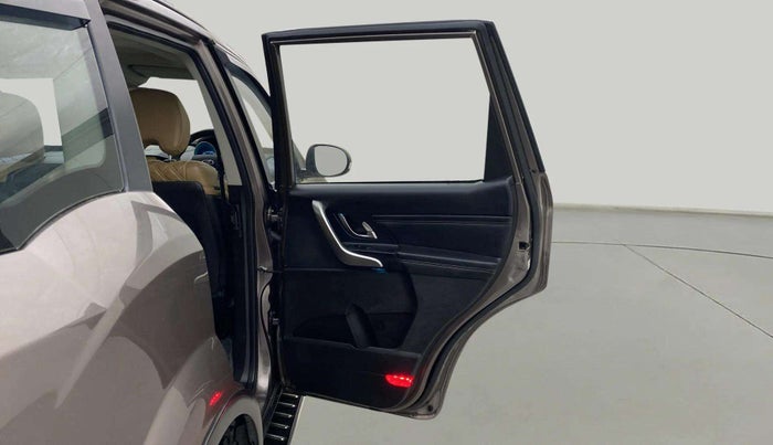 2018 Mahindra XUV500 W11 (O) AT, Diesel, Automatic, 55,415 km, RHS Rear Door
