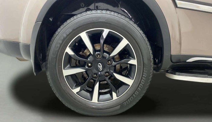 2018 Mahindra XUV500 W11 (O) AT, Diesel, Automatic, 55,415 km, Right Rear Wheel