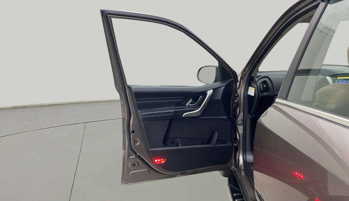 2018 Mahindra XUV500 W11 (O) AT, Diesel, Automatic, 55,415 km, LHS Front Door
