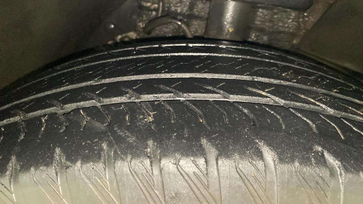 2018 Mahindra XUV500 W11 (O) AT, Diesel, Automatic, 55,415 km, Right Front Tyre Tread
