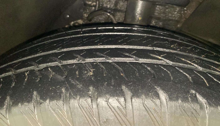 2018 Mahindra XUV500 W11 (O) AT, Diesel, Automatic, 55,415 km, Right Front Tyre Tread