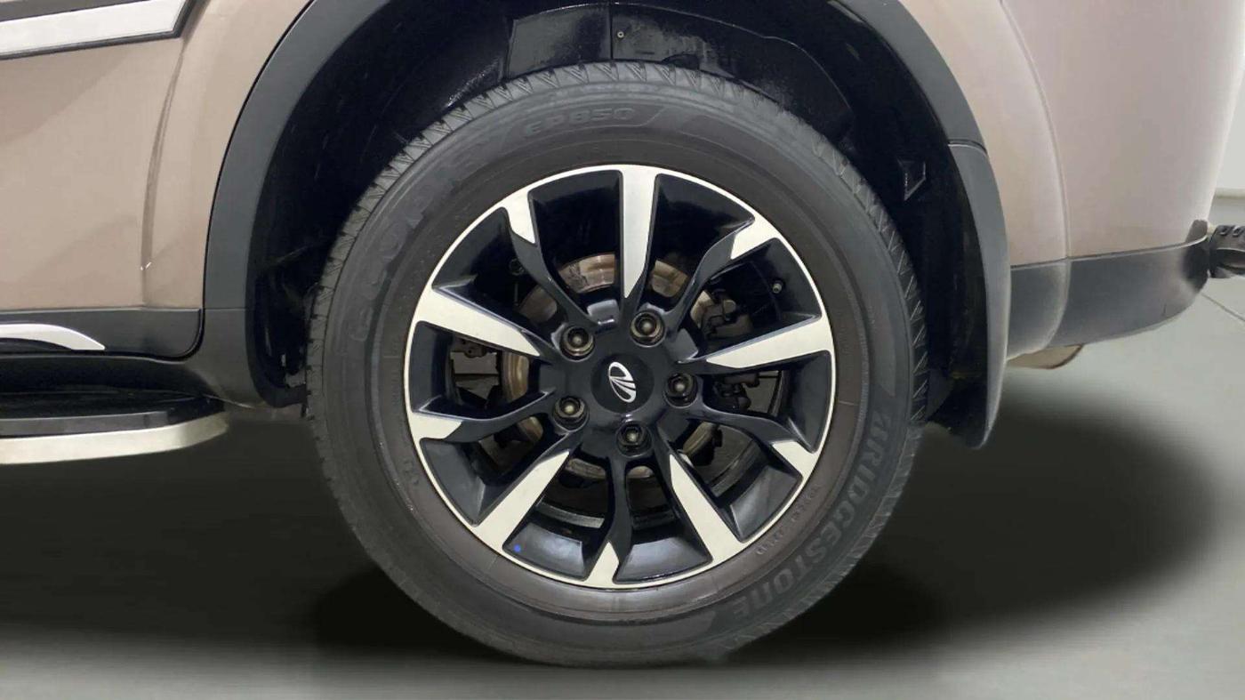 2018 Mahindra XUV500 W11 (O) AT, Diesel, Automatic, 55,415 km, Left Rear Wheel