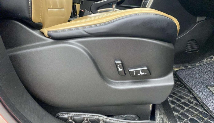 2018 Mahindra XUV500 W11 (O) AT, Diesel, Automatic, 55,415 km, Driver Side Adjustment Panel