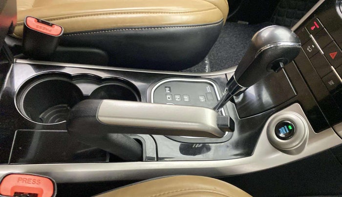 2018 Mahindra XUV500 W11 (O) AT, Diesel, Automatic, 55,415 km, Gear Lever