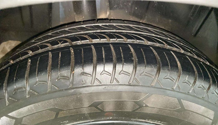 2019 Maruti XL6 ZETA AT, Petrol, Automatic, 94,037 km, Right Rear Tyre Tread