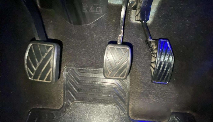 2019 Maruti XL6 ZETA AT, Petrol, Automatic, 94,037 km, Pedals