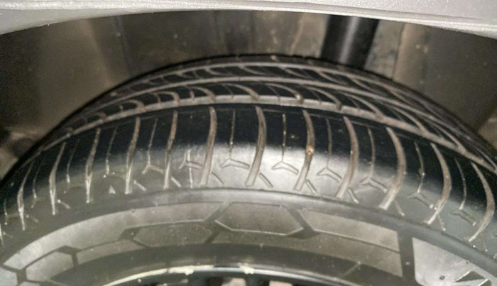 2019 Maruti XL6 ZETA AT, Petrol, Automatic, 94,037 km, Left Rear Tyre Tread