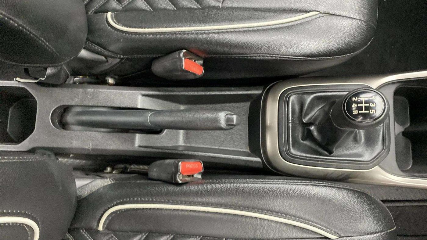 2018 Maruti IGNIS SIGMA 1.2, Petrol, Manual, 94,165 km, Gear Lever
