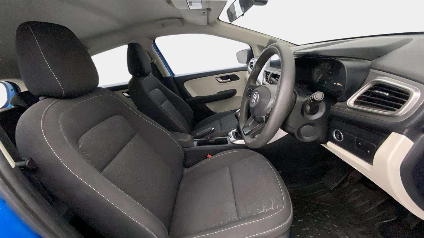 2021 Tata ALTROZ XZ PETROL, Petrol, Manual, 29,672 km, Right Side Front Door Cabin